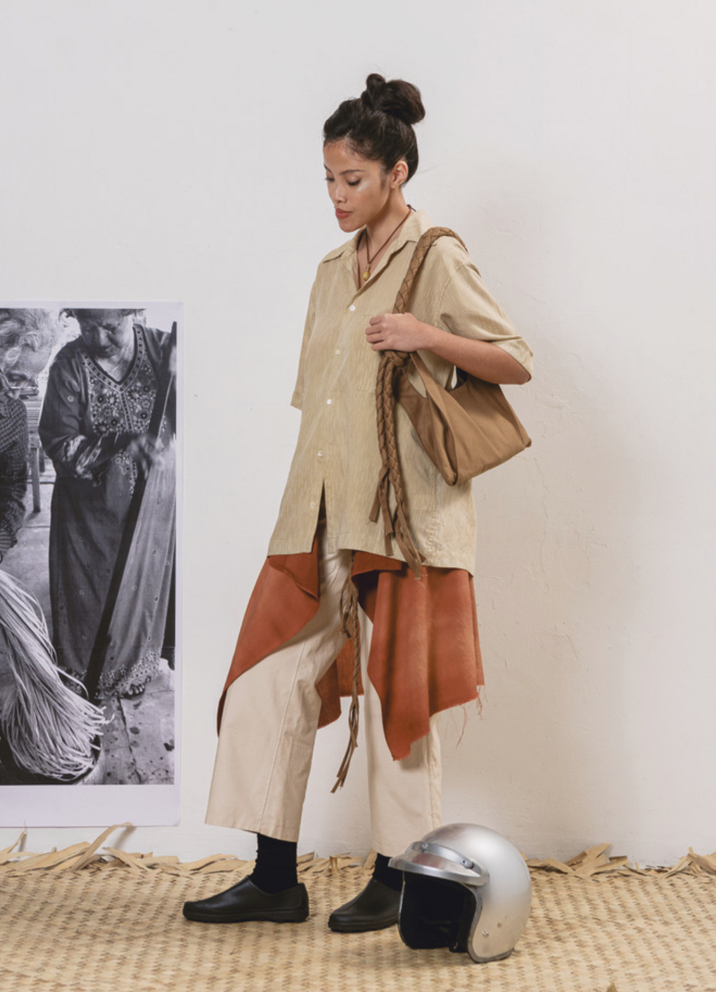 Short Sleeve Relaxed Shirt with Line Motif