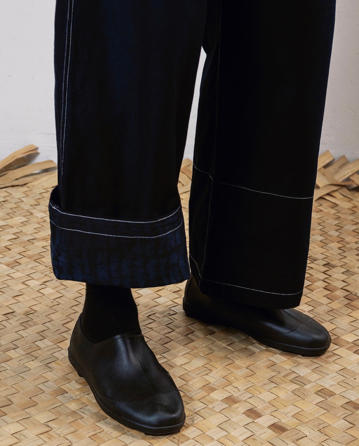 Garment-dyed Pleated Belted Pants with RESIST Lining